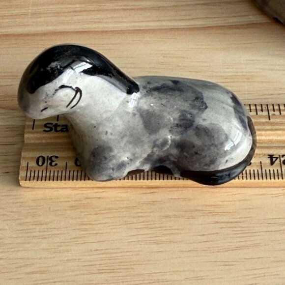 2 Vintage Mexican Nativity Handmade Ceramic Sheep Figurines Blue White Gray Mini - Picture 9 of 10